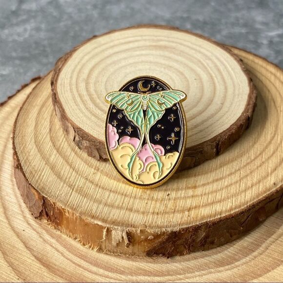 Magical Butterfly Enamel Pin/ Brooch Lapel - Picture 2 of 6
